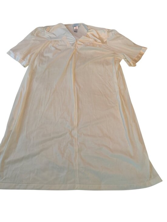 Vanity Fair Other - Vanity Fair Womens Ivory Nylon Short Sleeve Nightgown 44 Embroidered Detail